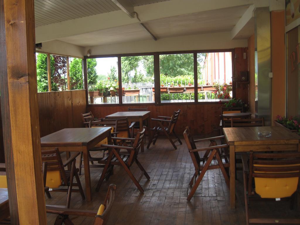 Motel Livija Petrovec Экстерьер фото